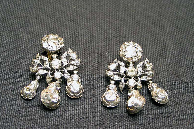Earrings, mid-18th century